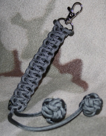 Темляк из паракорда2